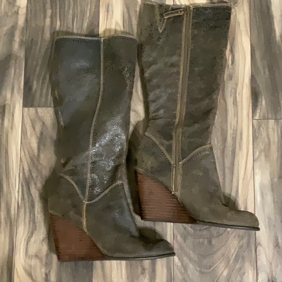 Fossil Caroline Distressed Brown Leather Boot Wedge - Size 9 - Picture 7 of 9